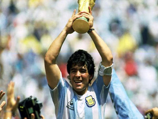 Huyền thoại bóng đá Argentina Maradona