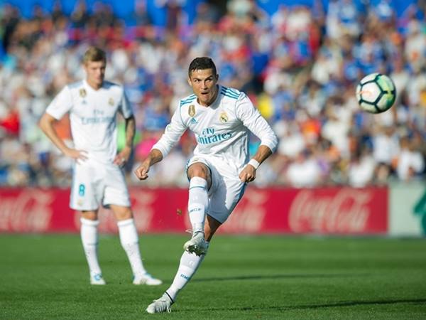 Tiền đạo Real Madrid: Thủ lĩnh của bầy Kền Kền trắng