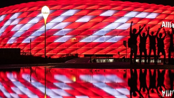 Sân vận động bóng đá đẹp nhất thế giới Allianz Arena với màu đỏ sáng chói