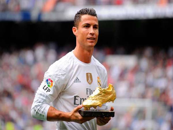 Giải đáp Ronaldo có bao nhiêu chiếc giày vàng?