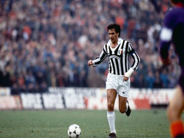Hậu vệ Juventus ra sân nhiều nhất cho đội bóng là ai?
