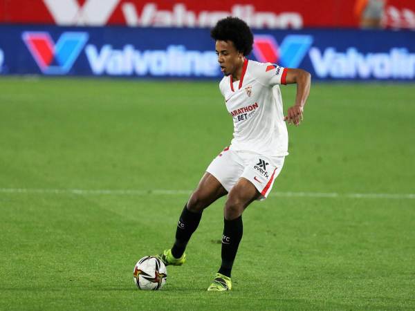 Kounde trong màu áo CLB Sevilla